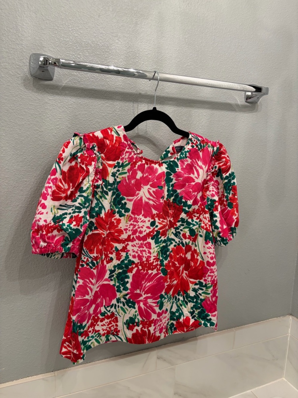 Vineyard Vines Floral Puff-Sleeve Top in Pink, Red & Green
